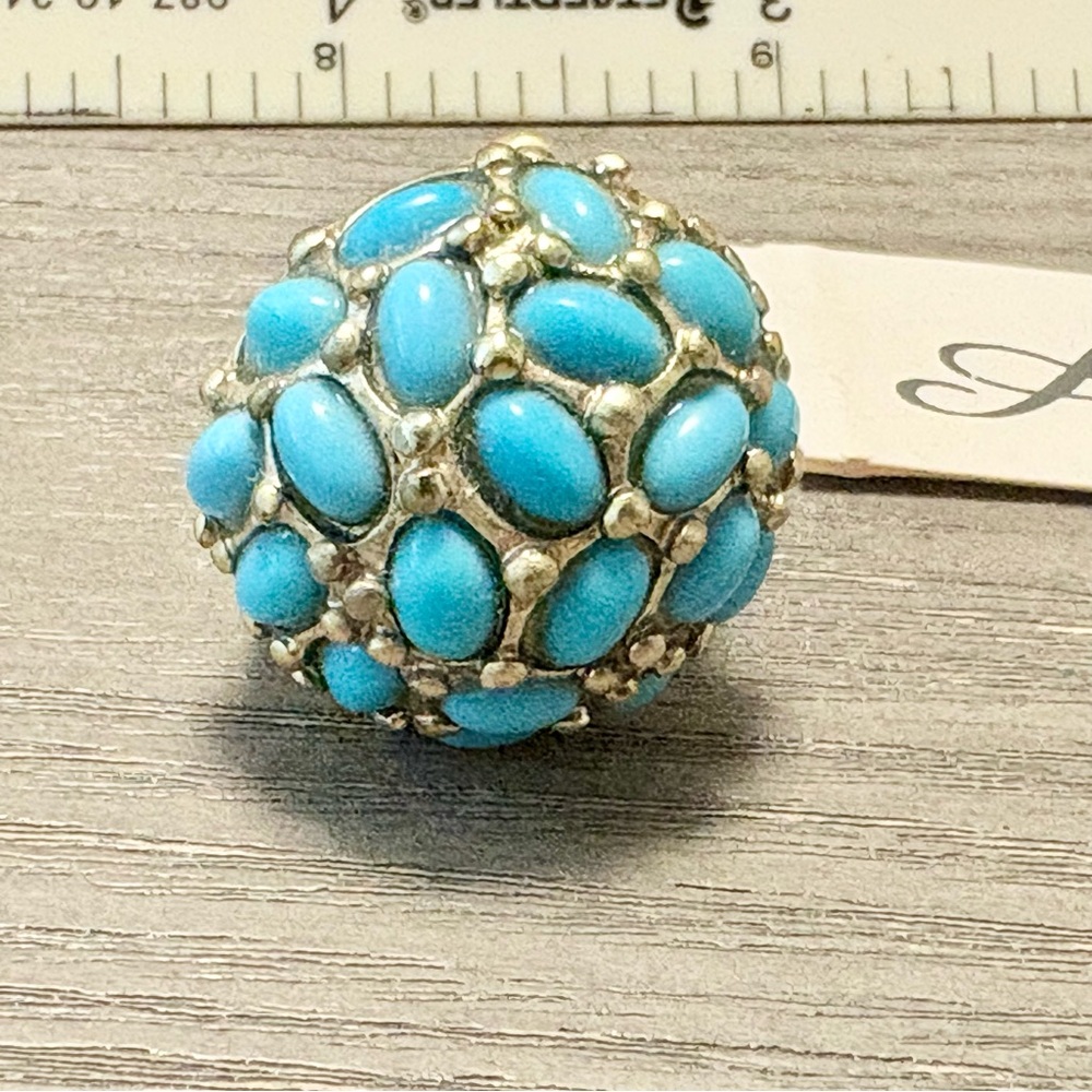 NWT Elegant Turquoise and gold Women's Ring